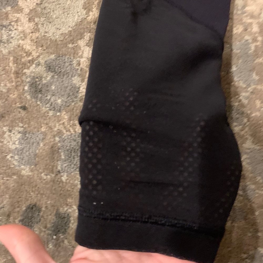 BLACK LULULEMON LEGGINGS - Picture 3 of 5